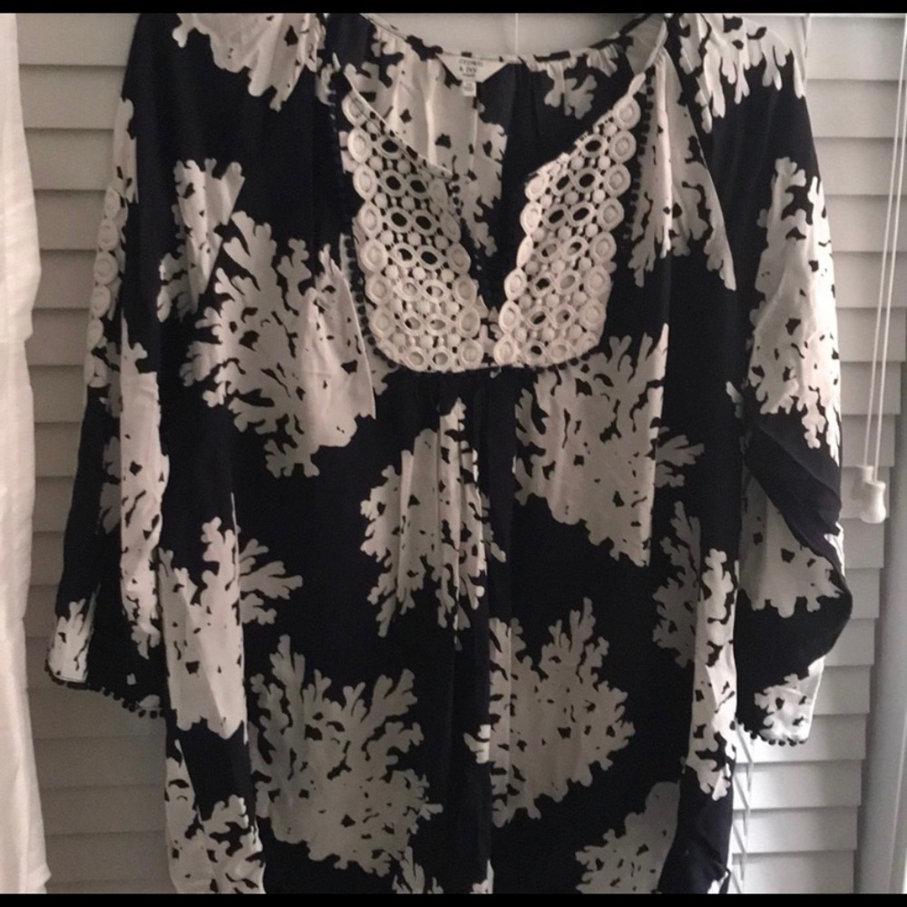 Crown and ivy dressy top
